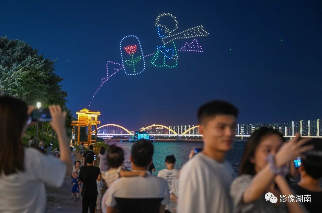 DƬ